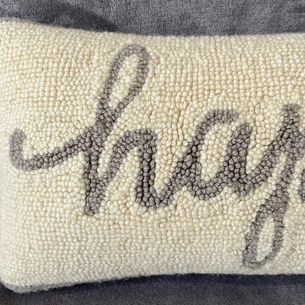 HAPPY PILLOW
